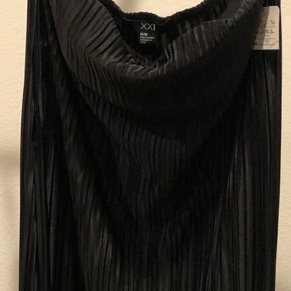 Sleeveless Black Dress - Picture 2 of 3